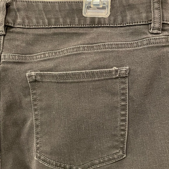 Chaps Black Stretch Jeans, straight leg, zip & button, slimming fit, sz 16 - Picture 7 of 15